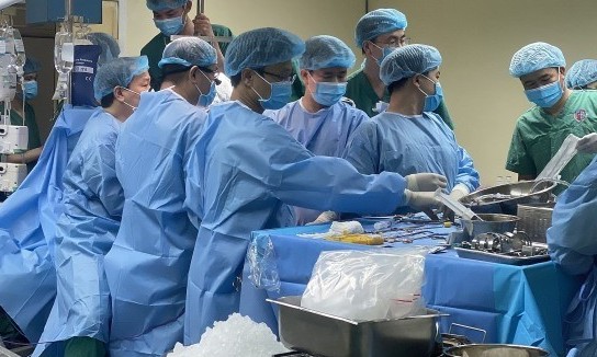 Thủ tướng gửi thư khen 120 y bác sĩ ghép tạng cứu 7 người